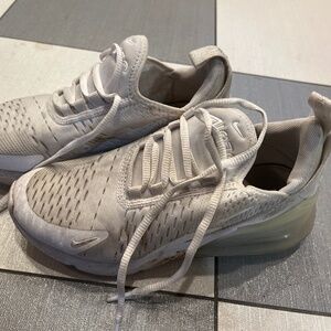 Girls Nike air 270